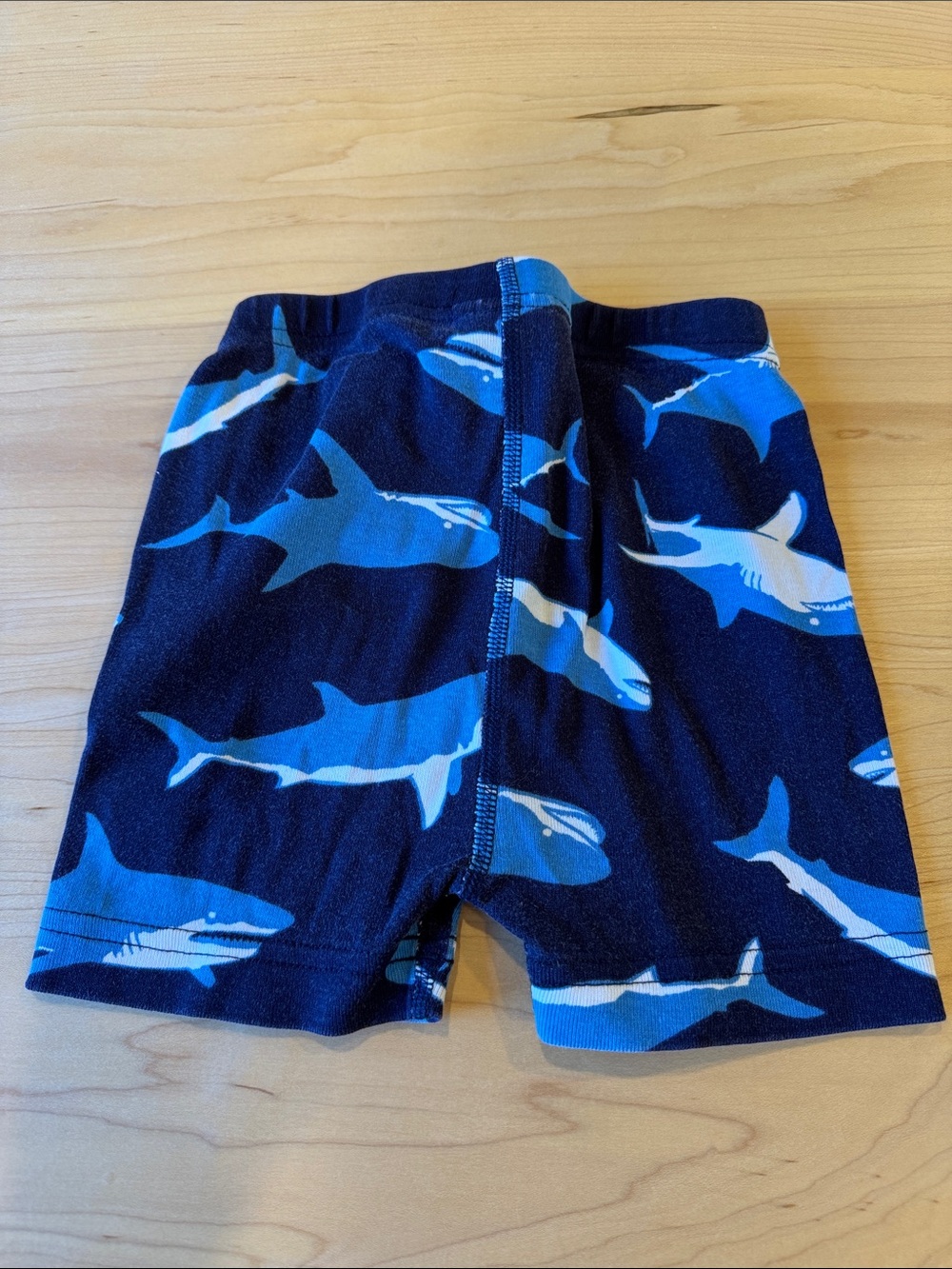 Hanna Andersson Short Pajamas in size 4 Blue Sharks ๐ - Picture 8 of 8